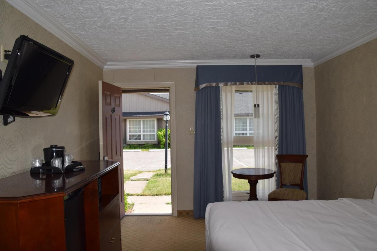 Festival Courtyard Inn Stratford Exteriör bild